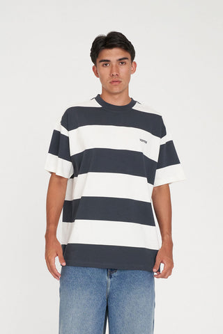 BENSON BLOCK TEE ASPHALT/CHALK