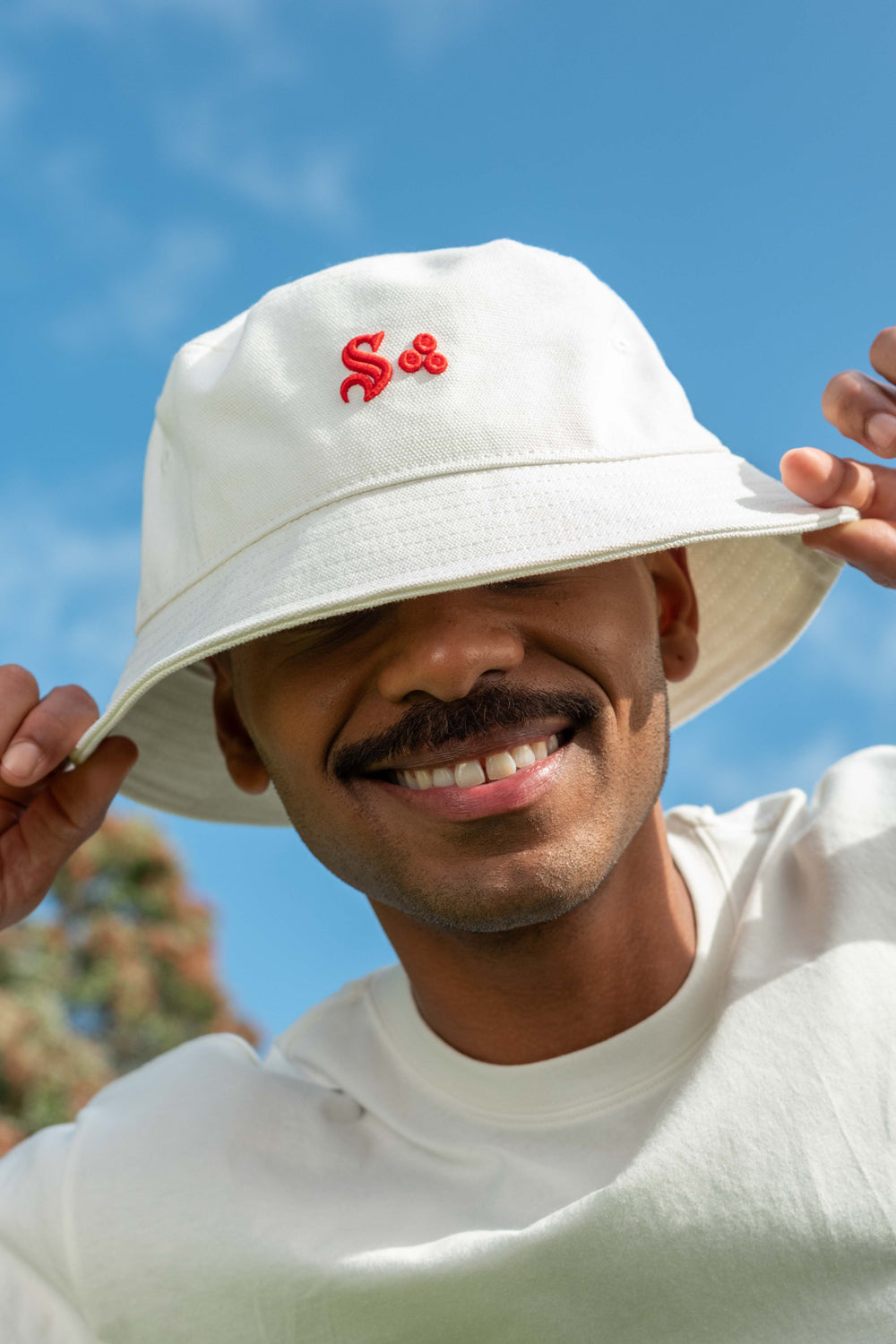 BUCKET HAT/OFFLOAD WHITE – Huffer